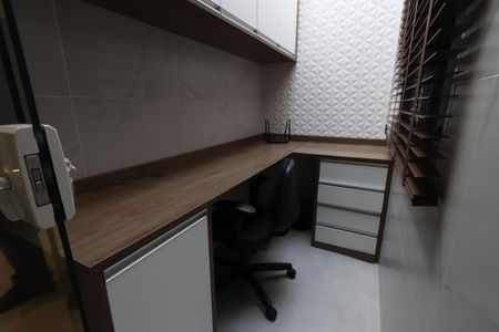 Casa à venda com 240m², 3 quartos e 2 vagasEscritório