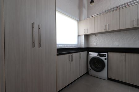 Casa à venda com 240m², 3 quartos e 2 vagasLavanderia
