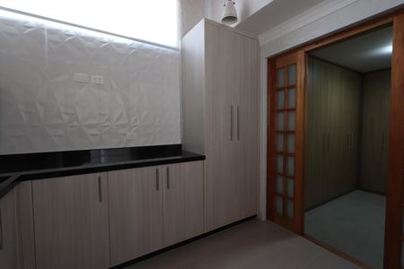 Casa à venda com 240m², 3 quartos e 2 vagasLavanderia