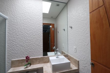 Casa à venda com 240m², 3 quartos e 2 vagasBanheiro da Suíte 3