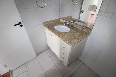 Apartamento para alugar com 60m², 3 quartos e sem vagaBanheiro