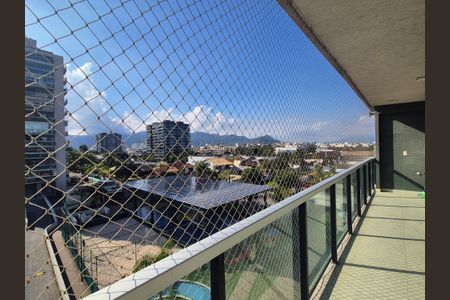 Apartamento à venda com 86m², 3 quartos e 2 vagas Apartamento à venda com 86m², 3 quartos e 2 vagasVaranda