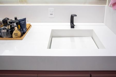 Apartamento à venda com 130m², 4 quartos e 3 vagasBanheiro da Suíte 1