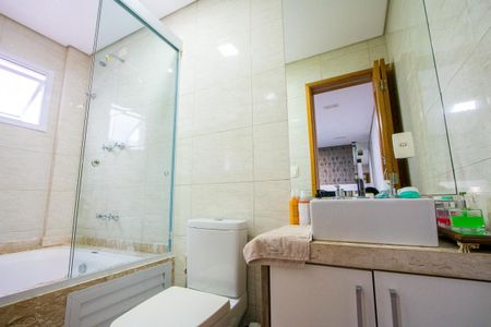 Apartamento à venda com 180m², 3 quartos e 2 vagasBanheiro do quarto 1