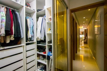 Apartamento à venda com 180m², 3 quartos e 2 vagasCloset da Suíte