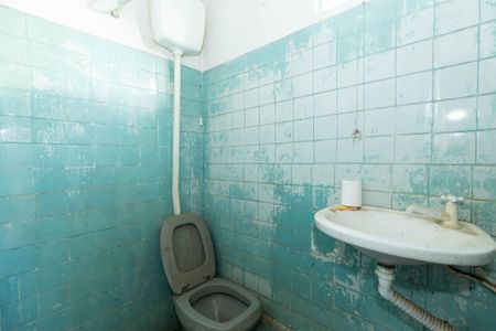 Casa à venda com 316m², 2 quartos e sem vagaBANHEIRO