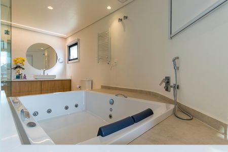 Apartamento à venda com 400m², 4 quartos e 5 vagasBanheiro do Quarto 4