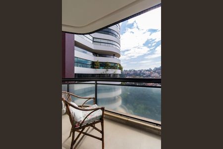 Apartamento à venda com 400m², 4 quartos e 5 vagasVaranda do Quarto 4