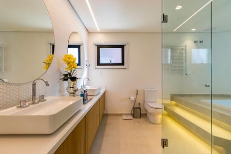 Apartamento à venda com 400m², 4 quartos e 5 vagasBanheiro do Quarto 4