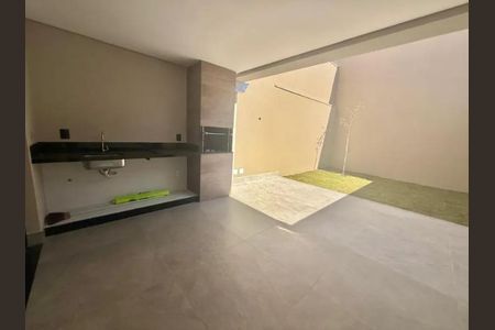 Casa à venda com 180m², 4 quartos e 5 vagas