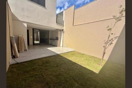 Casa à venda com 180m², 4 quartos e 5 vagas