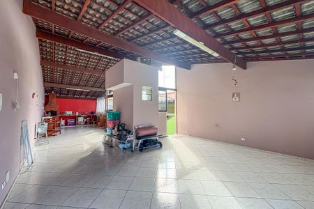 Casa à venda com 192m², 3 quartos e 2 vagas Casa à venda com 192m², 3 quartos e 2 vagasÁrea Externa