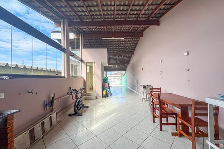 Casa à venda com 192m², 3 quartos e 2 vagas Casa à venda com 192m², 3 quartos e 2 vagasÁrea Externa