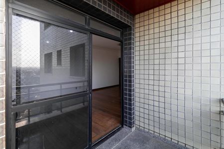 Apartamento à venda com 150m², 3 quartos e 2 vagasVaranda da sala