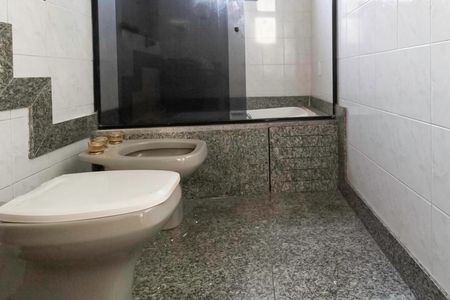 Apartamento à venda com 150m², 3 quartos e 2 vagasBanheiro da suíte