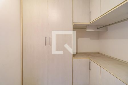 Casa à venda com 250m², 5 quartos e 5 vagas Casa à venda com 250m², 5 quartos e 5 vagasQuarto de Serviço