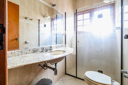 Casa à venda com 250m², 5 quartos e 5 vagas Casa à venda com 250m², 5 quartos e 5 vagasBanheiro Social