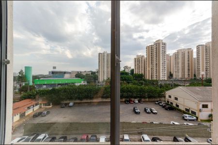 Apartamento à venda com 38m², 2 quartos e sem vaga Apartamento à venda com 38m², 2 quartos e sem vagaSala - Janela