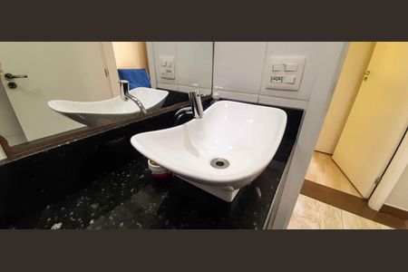 Apartamento à venda com 63m², 3 quartos e 2 vagas Apartamento à venda com 63m², 3 quartos e 2 vagasBanheiro Social