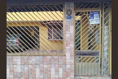 Casa à venda com 232m², 3 quartos e 2 vagasFachada + Placa