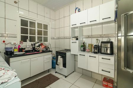 Casa à venda com 120m², 4 quartos e 5 vagasCozinha casa fundos