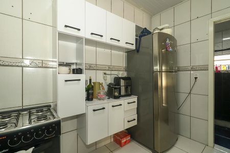 Casa à venda com 120m², 4 quartos e 5 vagasCozinha casa fundos