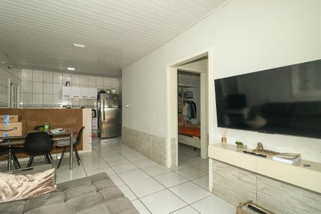 Casa à venda com 120m², 4 quartos e 5 vagasSala casa fundos