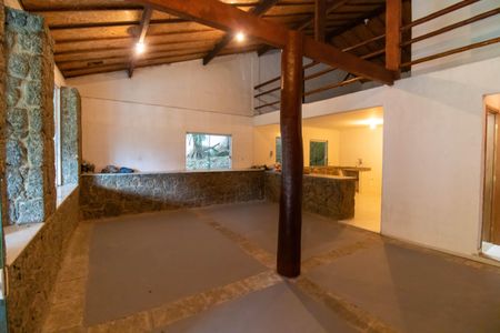 Casa de condomínio para alugar com 250m², 5 quartos e 2 vagasSala