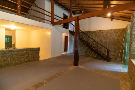 Casa de condomínio para alugar com 250m², 5 quartos e 2 vagassala