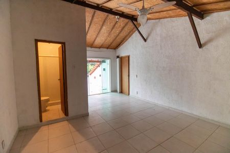 Casa de condomínio para alugar com 250m², 5 quartos e 2 vagasSuíte 3