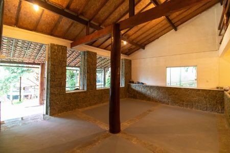 Casa de condomínio para alugar com 250m², 5 quartos e 2 vagasSala