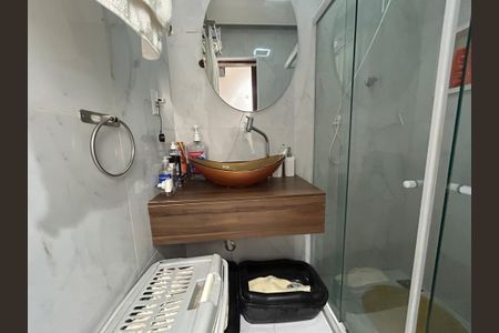 Apartamento para alugar com 90m², 2 quartos e sem vagaBanheiro