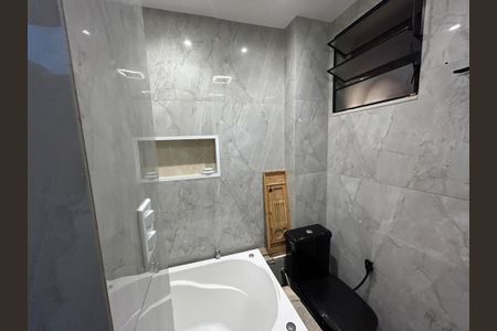 Apartamento para alugar com 90m², 2 quartos e sem vagaBanheiro da Suíte