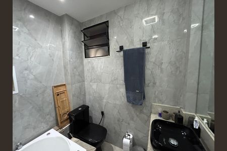 Apartamento para alugar com 90m², 2 quartos e sem vagaBanheiro da Suíte