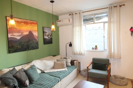 Apartamento para alugar com 90m², 2 quartos e sem vagaSala