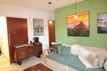 Apartamento para alugar com 90m², 2 quartos e sem vagaSala