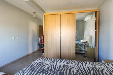 Casa à venda com 350m², 4 quartos e 4 vagas Casa à venda com 350m², 4 quartos e 4 vagasSuíte 2