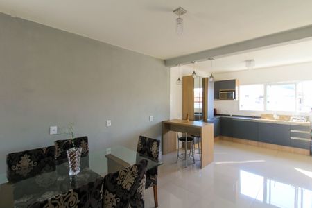 Casa à venda com 350m², 4 quartos e 4 vagas Casa à venda com 350m², 4 quartos e 4 vagasSala 2