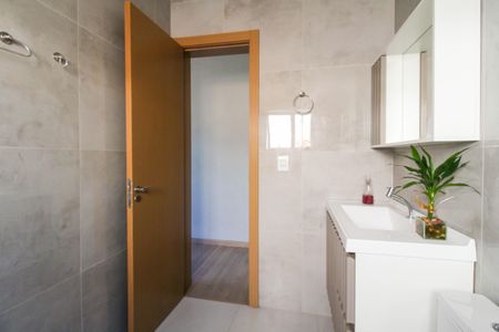 Casa à venda com 350m², 4 quartos e 4 vagas Casa à venda com 350m², 4 quartos e 4 vagasBanheiro da Suíte 2