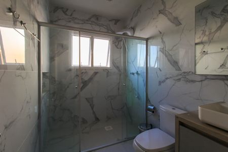 Casa à venda com 350m², 4 quartos e 4 vagas Casa à venda com 350m², 4 quartos e 4 vagasBanheiro 2