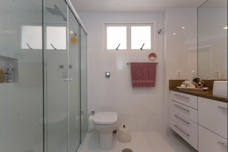 Apartamento à venda com 159m², 4 quartos e 2 vagas Apartamento à venda com 159m², 4 quartos e 2 vagasBanheiro Suíte