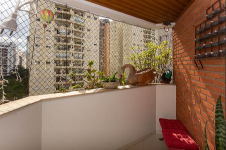 Apartamento à venda com 159m², 4 quartos e 2 vagas Apartamento à venda com 159m², 4 quartos e 2 vagasVaranda
