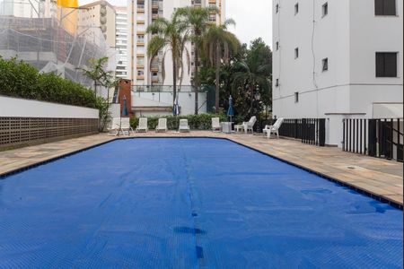 Apartamento à venda com 159m², 4 quartos e 2 vagas Apartamento à venda com 159m², 4 quartos e 2 vagasÁrea Comum - Piscina