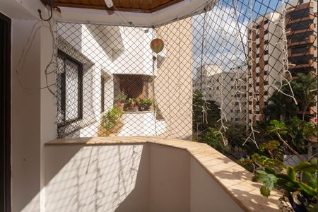 Apartamento à venda com 159m², 4 quartos e 2 vagas Apartamento à venda com 159m², 4 quartos e 2 vagasVaranda