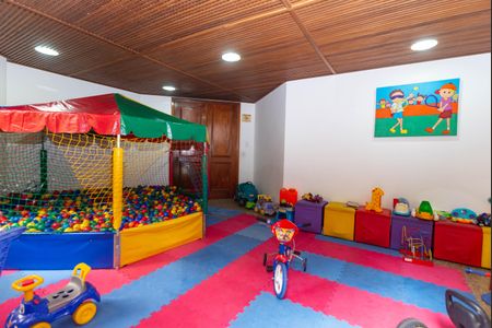 Apartamento à venda com 159m², 4 quartos e 2 vagas Apartamento à venda com 159m², 4 quartos e 2 vagasÁrea Comum - Brinquedoteca