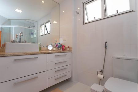 Apartamento à venda com 159m², 4 quartos e 2 vagas Apartamento à venda com 159m², 4 quartos e 2 vagasBanheiro Social