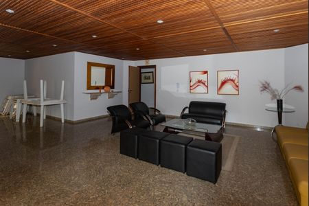 Apartamento à venda com 159m², 4 quartos e 2 vagas Apartamento à venda com 159m², 4 quartos e 2 vagasÁrea Comum - Salão de Festas