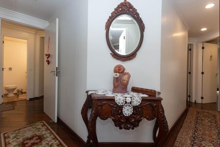 Apartamento à venda com 159m², 4 quartos e 2 vagas Apartamento à venda com 159m², 4 quartos e 2 vagasCirculação dos Quartos