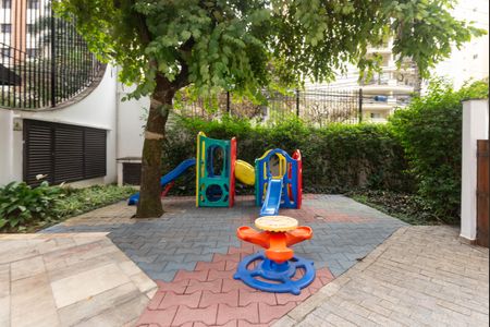 Apartamento à venda com 159m², 4 quartos e 2 vagas Apartamento à venda com 159m², 4 quartos e 2 vagasÁrea Comum - Playground