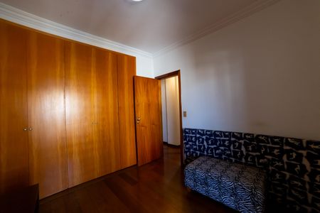 Apartamento à venda com 300m², 4 quartos e 4 vagas Apartamento à venda com 300m², 4 quartos e 4 vagasQuarto 2